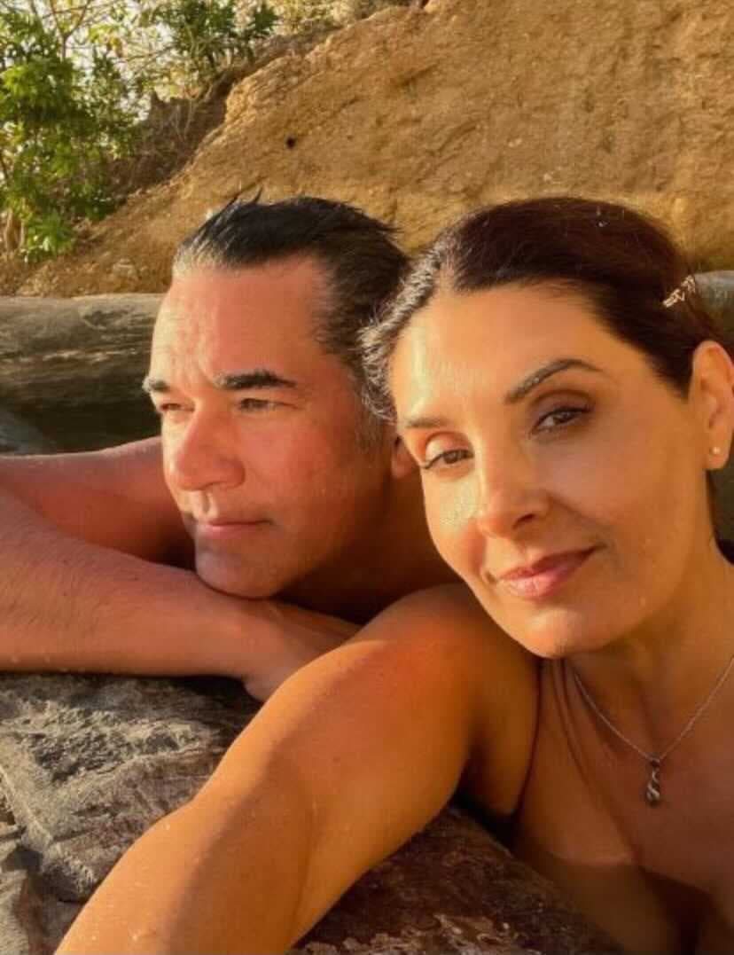 Mientras que el actor también presumió el cariño que siente por su pareja con una foto junto a ella: “Te amo tanto porque soy feliz… eres mi locura. Feliz Día de San Valentín Amor Mío!!!”. 
<br>