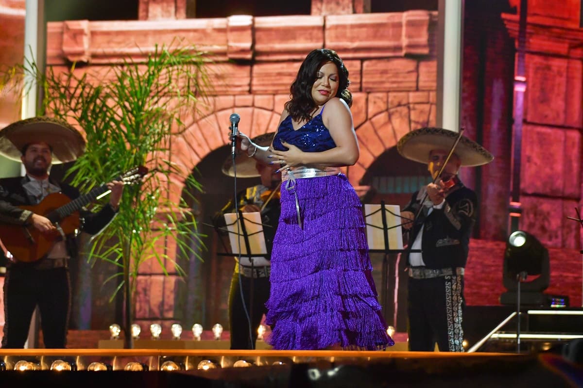 Helen Ochoa sorprende al convertirse en Rocío Dúrcal en el primer programa de Tu Cara Me Suena.