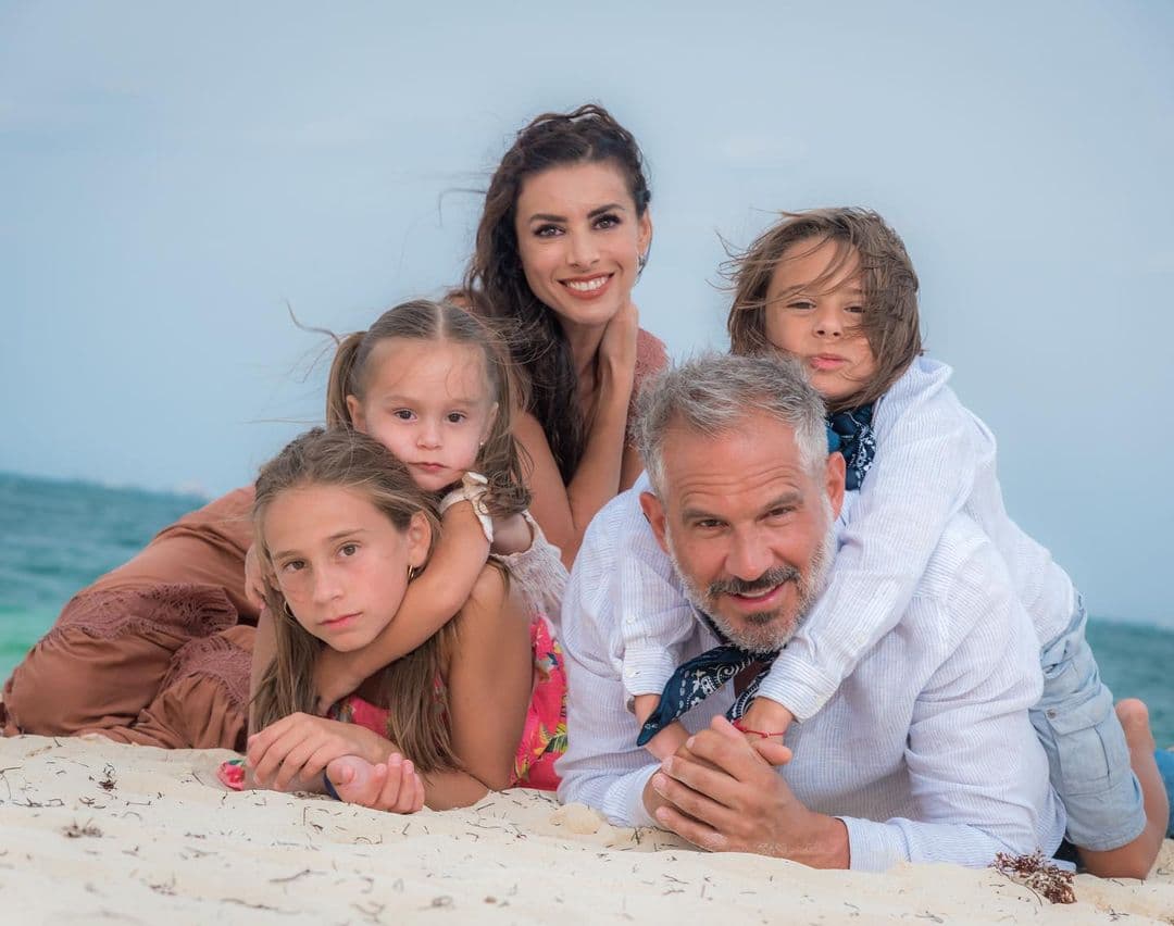 Susy Lu, esposa de Arath de la Torre, revela que es una mamá diferente y si sacrifica su carrera por sus hijos