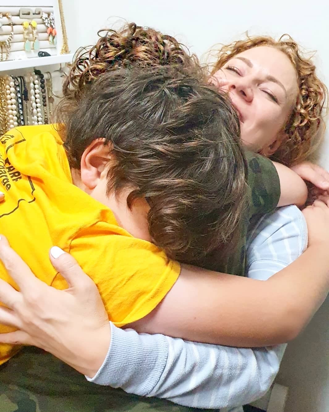 Daniela Magun y sus hijos también lograron vencer al coronavirus, por lo que con una fotografía lo celebraron en redes. “Con humildad, alivio y felicidad les comparto que Liam, Julian y yo estamos dados de alta del Covid-19 (…) Siete meses de temer al gran enemigo (todos se burlaban de mí y de mis cuidados radicales), aun así, encontró su camino a nuestro hogar. Cómo o quién nos contagió, hoy es lo de menos, lo que si es realmente importante es cuidarnos”, reveló en Instagram.