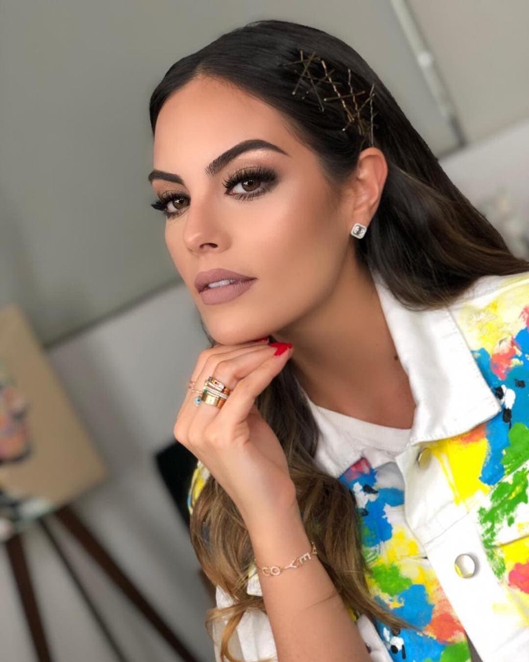 En 2018, Ximena Navarrete anunció su embarazo, pero a las pocas semanas reveló que había sufrido un aborto espontáneo. “El día de hoy dejó de latir el corazón de nuestro bebé y con todo el dolor en el corazón hacemos pública esta noticia con nuestros seguidores y personas que nos quieren. Nuestro bebé era lo más amado y deseado por nosotros. Fueron 15 semanas de sentir dentro de mí el amor más grande y la ilusión más real”,