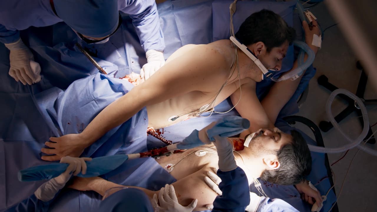 Tras la pelea, los doctores logran ponerse de acuerdo y juntos salvan la vida de Toño y Rubén.