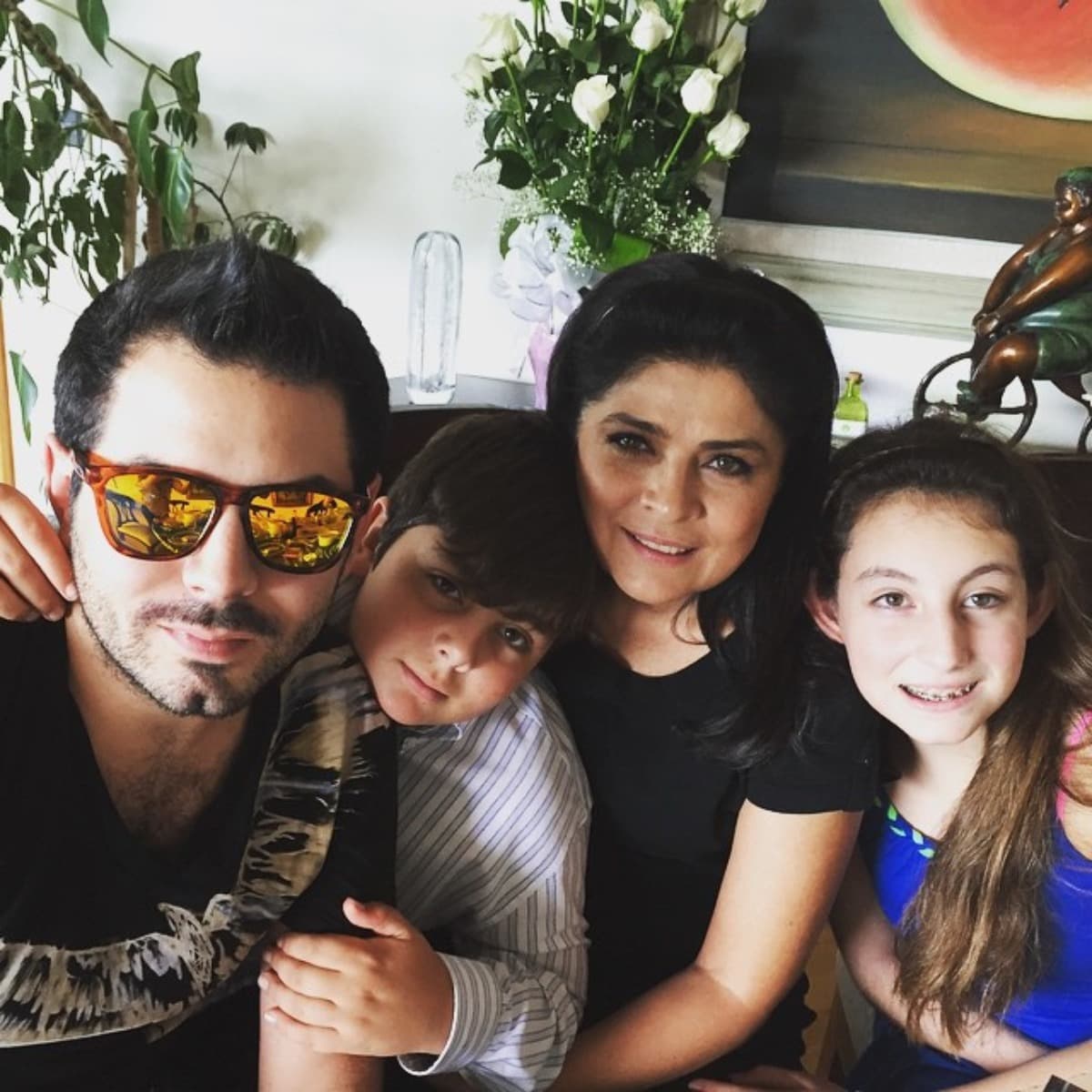 El primogénito de la actriz, José Eduardo Derbez, es 12 años mayor que sus hermanos menores; sin embargo, eso no ha impedido que tengan una buena relación.