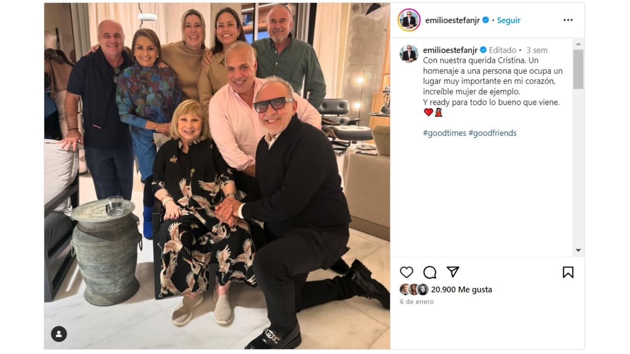 Cristina Saralegui con amigos en una reunión para celebrar su cumpleaños.