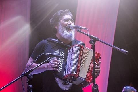 Minutos más tarde, su sobrina Bety Piña, confirmó el fallecimiento del músico, a los 66 años, a una estación de radio de Monterrey.