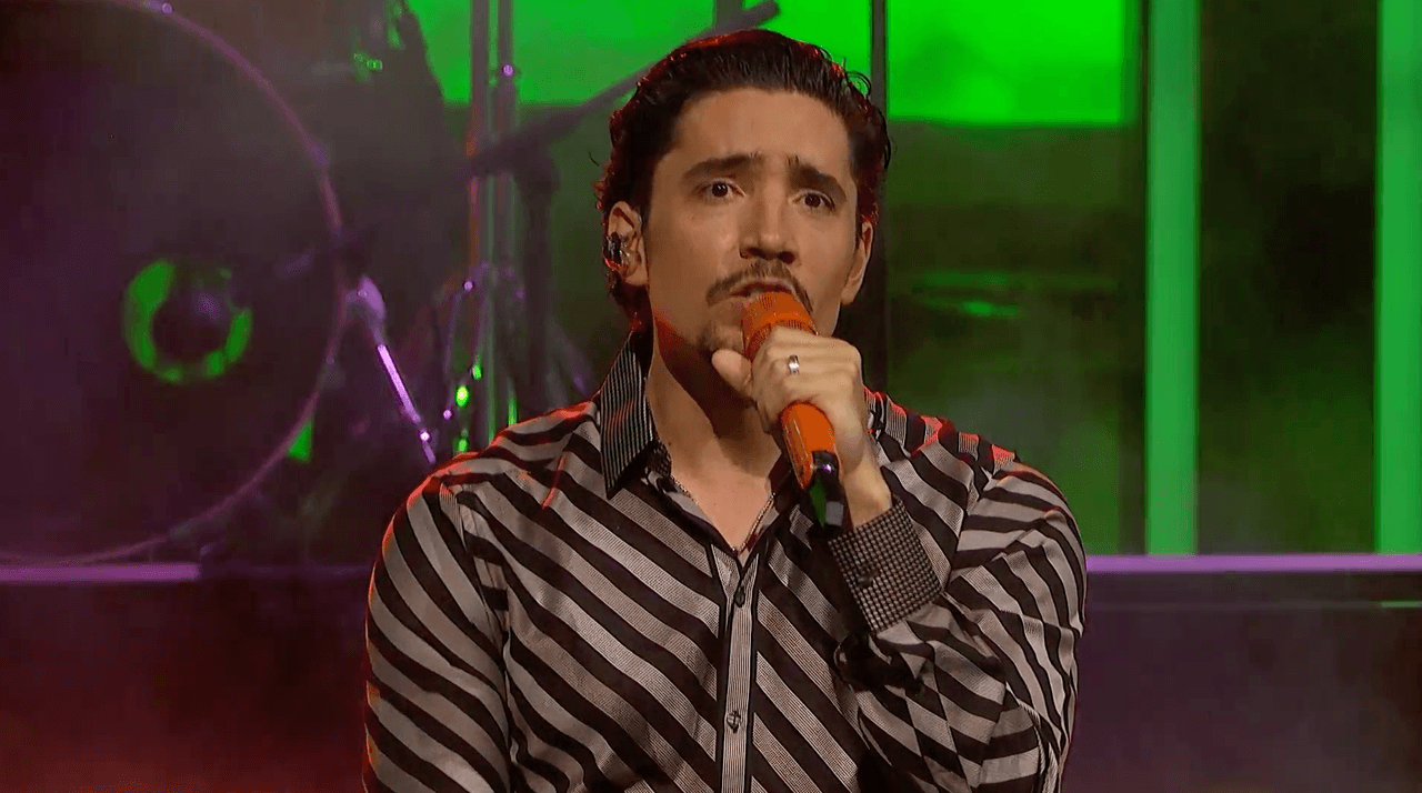 Alex Fernández se estrena en el reguetón al cantar ‘Despacito’ y enciende el escenario de 'Juego de Voces' 2026