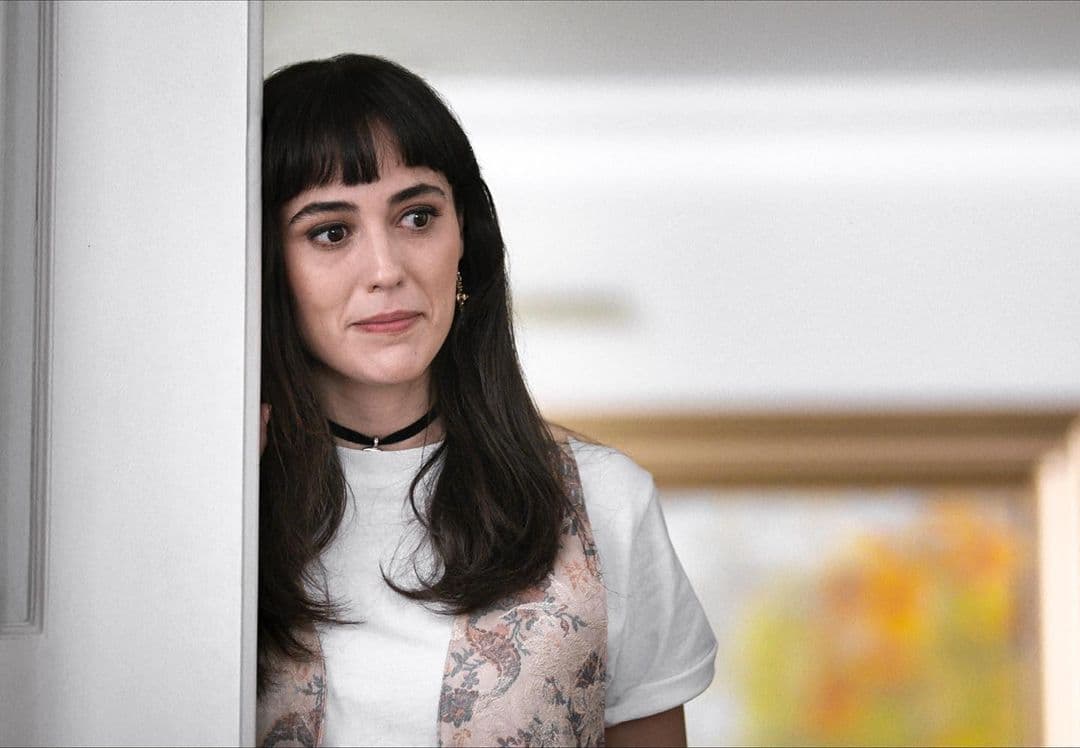 Pese a la división de opiniones que ha generado la mezcla de ficción con la realidad de Luis Miguel en la bioserie, la actuación de la actriz Pilar Santacruz ha logrado conquistar al público.