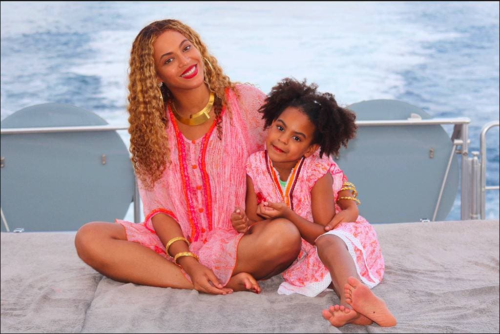 Blue Ivy Carter posó junto a su madre