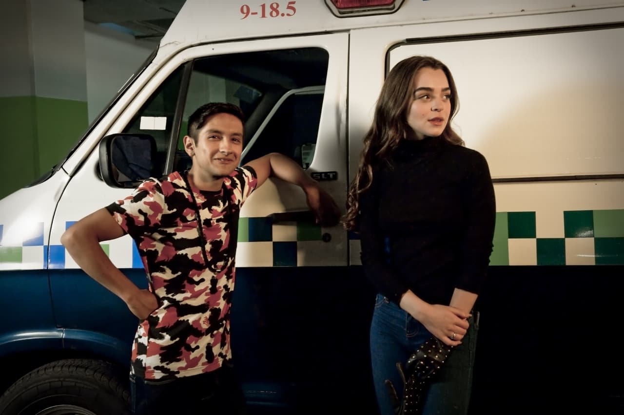 Entre cortes, Érick Cañete y Maca García se divierten como la gran familia de actores que son.