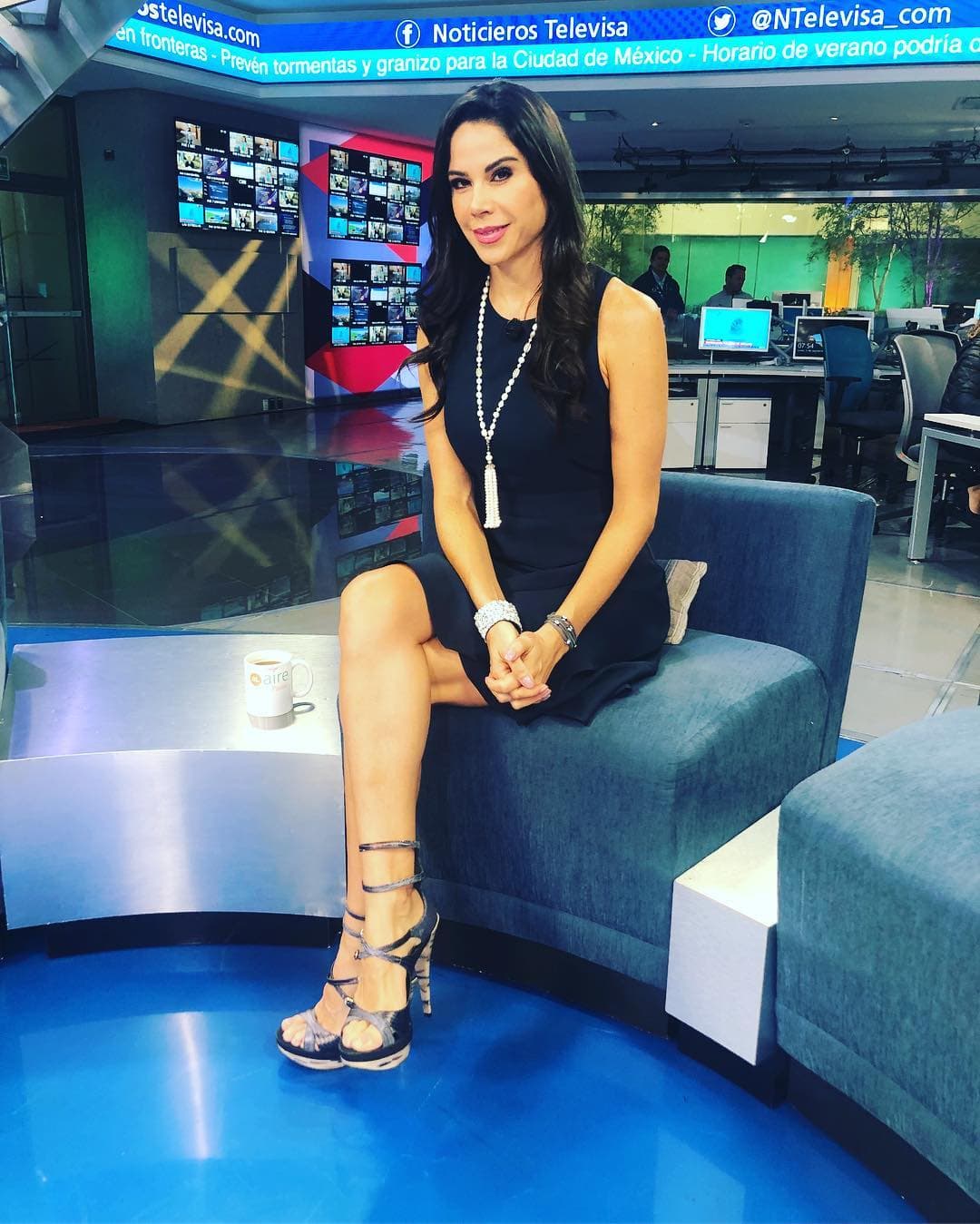 Paola Rojas aparece en bikini y muestra más que sus piernas