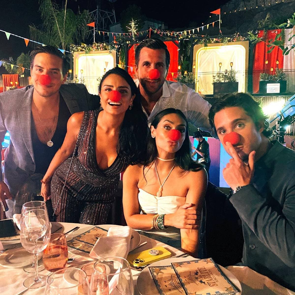 ¿Aislinn Derbez presume a supuesto novio millonario en fotos?