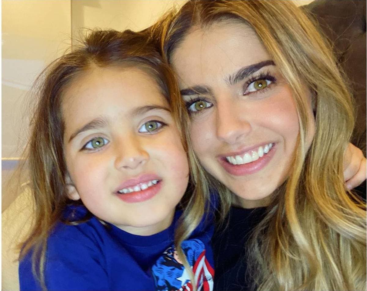 Michelle Renaud enternece con foto inédita junto a su hijo y fans quedan con la boca abierta: ‘Están clonados’