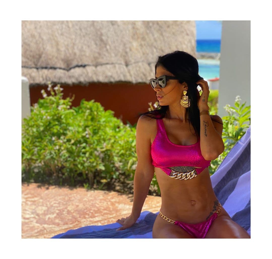 Kimberly Flores cautiva con sus atrevidos movimientos de cadera: “Bailamos”
