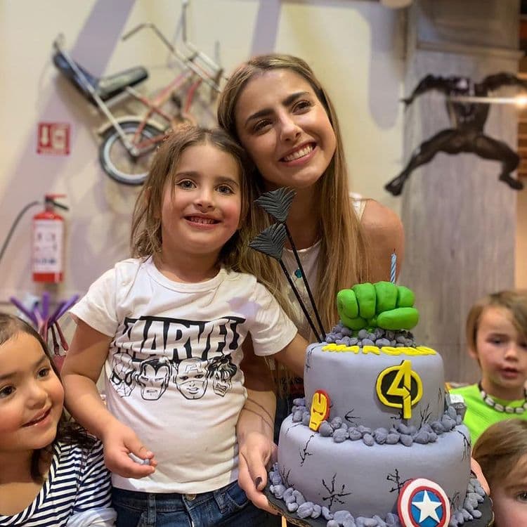 Destacó que espera que unos años su hijo lea estos mensajes de felicitaciones: “Cuando leas esto en unos años tienes que saber que eres mi vida entera, tu sonrisa me llena de magia, tus bailes le dan sentido a todo y tus palabras son la música más hermosa del mundo. Te amo mi niño, mi pedazo de vida, mi cómplice. Le pido a Dios que tu vida siempre esté llena de dicha, de música y baile y gente con el corazón tan generoso como el tuyo”, destacó.