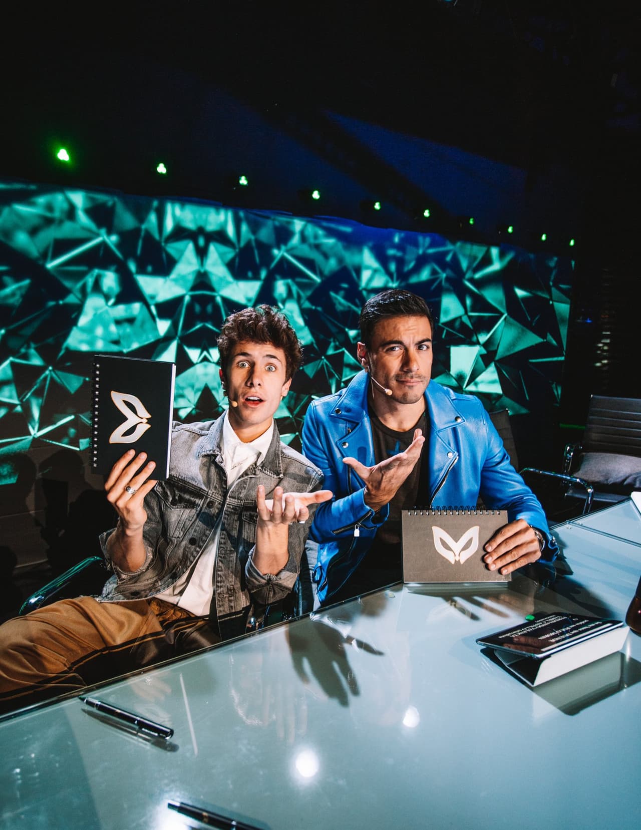 Juanpa Zurita abandona foro por comentario de Carlos Rivera