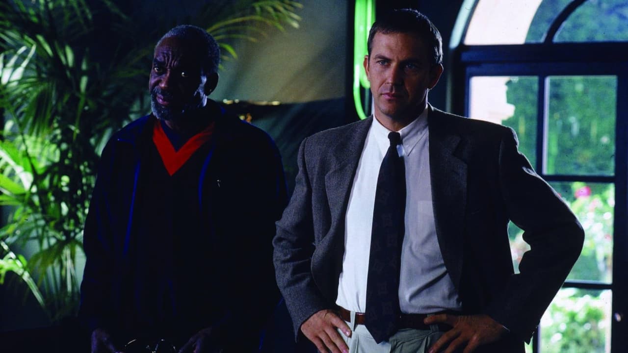 Kevin Costner y Bill Cobbs en la película 'El guardaespaldas' (1992)