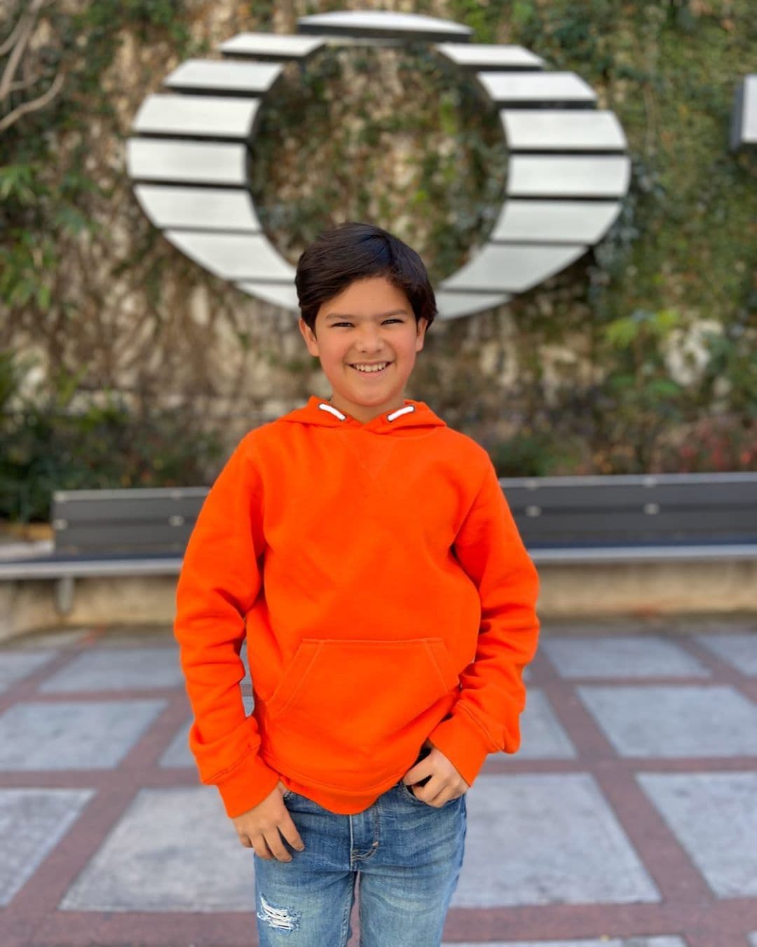 Además de la actuación, Patricio de la Garza afirma que una de sus más grandes pasiones son los deportes, como futbol, tenis y futbol americano.