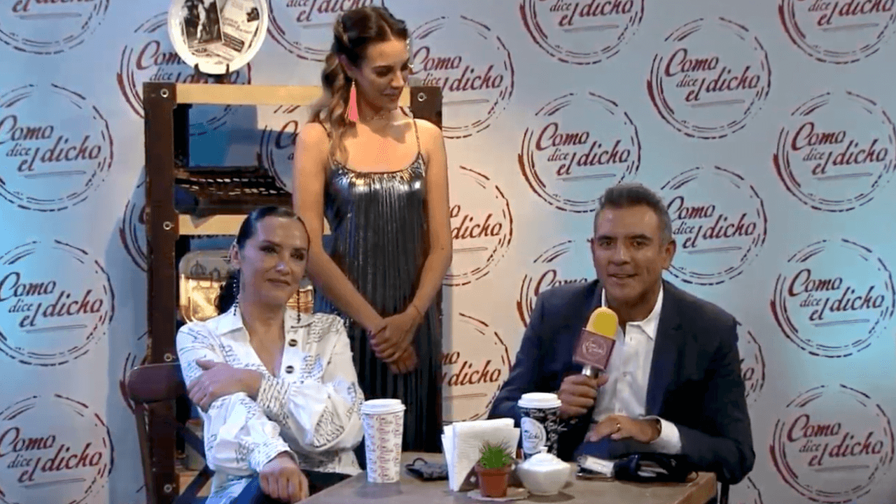Mayra Rojas, Nuria Gil y Héctor Sandarti en la conferencia de prensa de la temporada 11 de Como dice el dicho