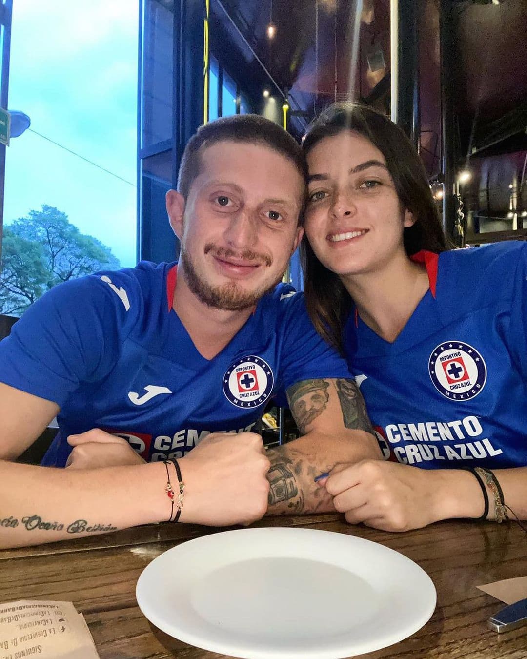 Novia de Octavio Ocaña conmueve con foto inédita junto al actor y poderoso mensaje