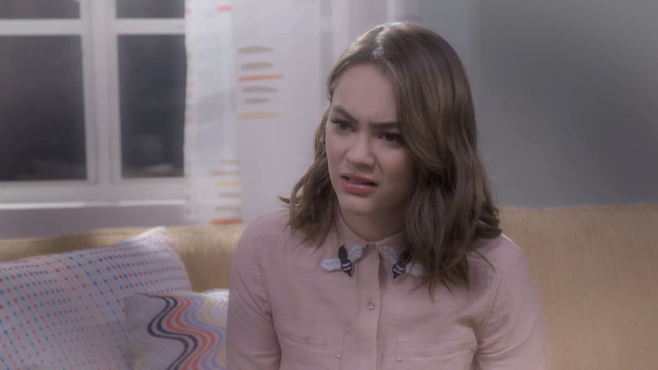 En el hospital, Aris y Carlota se van a otra realidad, donde se encuentran con Andrés, el hermano de Carlota.
