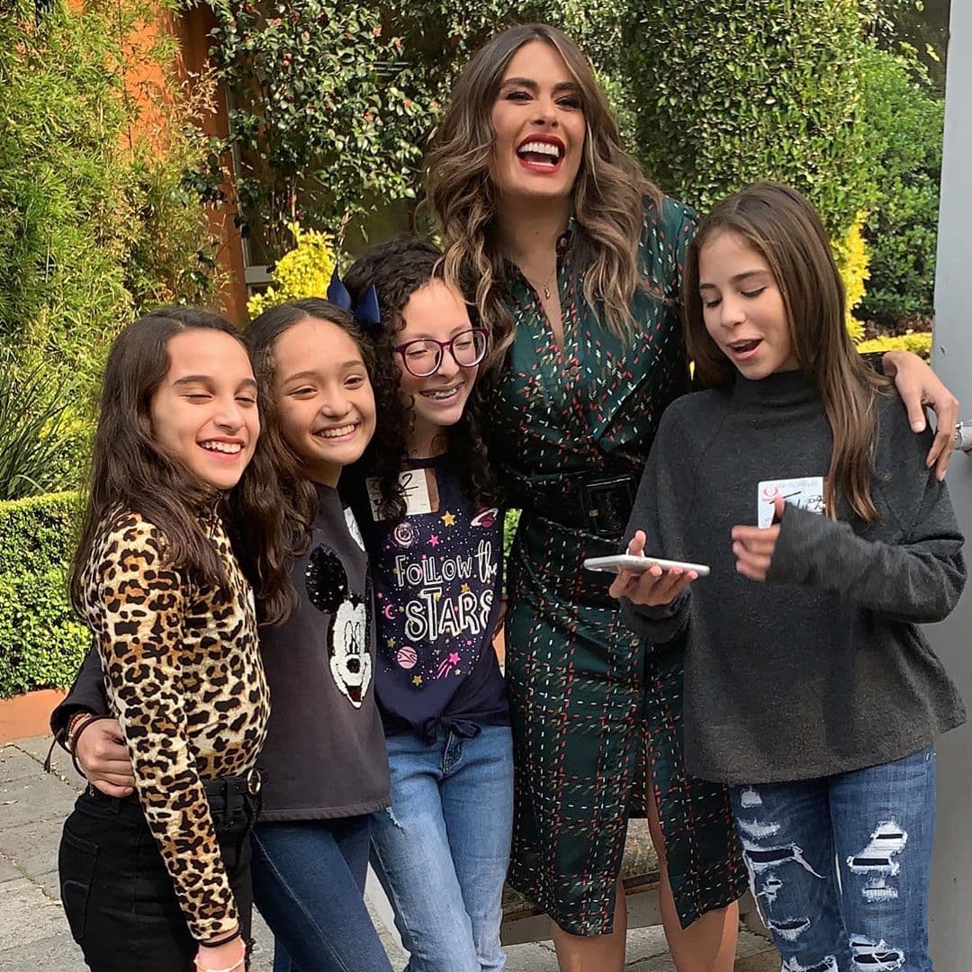 Galilea Montijo se emocionó tras reunirse con las pequeñas