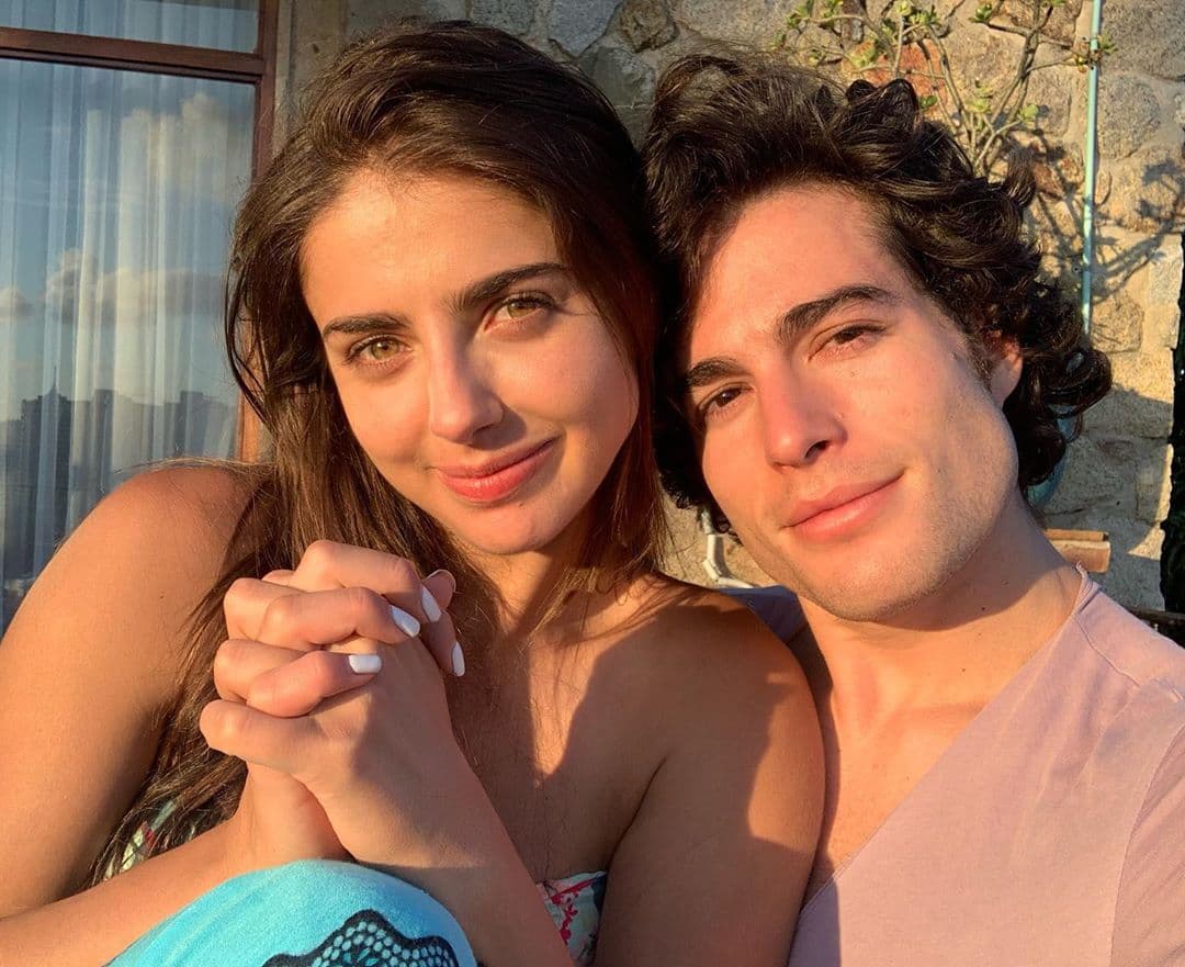 Danilo Carrera cumple años estrenando look y Michelle Renaud le dedica romántica felicitación