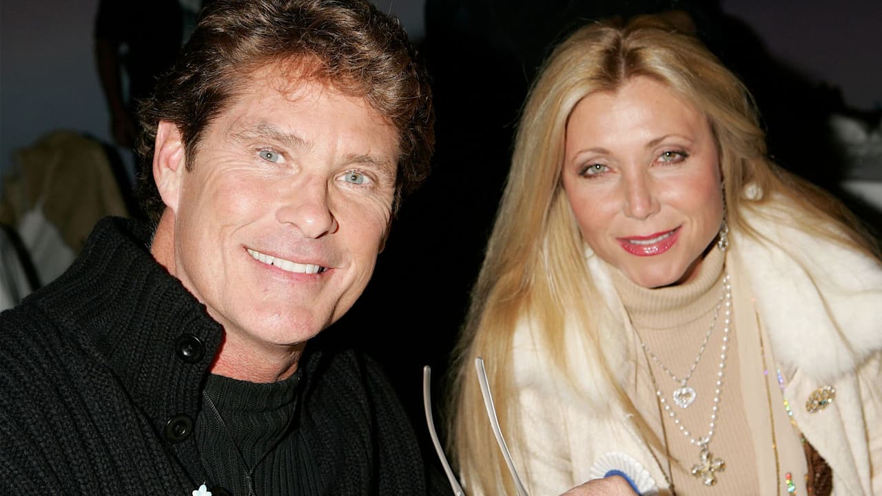 David Hasselhoff despide a su exesposa, Pamela Bach-Hasselhoff.