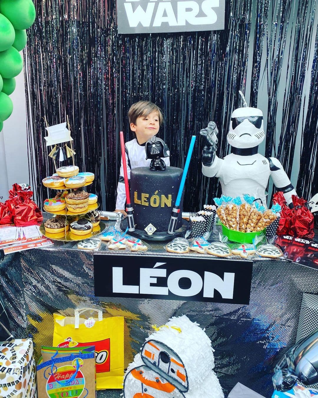 Sin embargo, lo que más llamó la atención fue el impresionante parecido físico que los pequeños tienen con su papá: "Son igualitos a Jorge", "El señor Jorge clonó a esos niños", "Bellos, igualitos al papá", "Hermosos", "Están creciendo muy rápido".