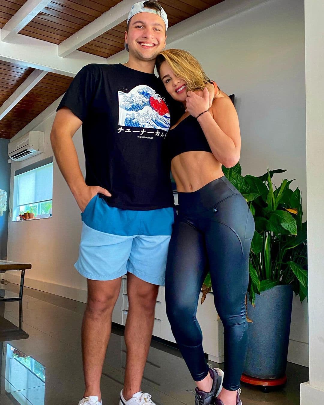 Ximena Córdoba se convirtió en mamá a muy temprana edad, por lo que cada vez que publica fotos junto a Sam, su guapo hijo, desata una ola de piropos para el joven.