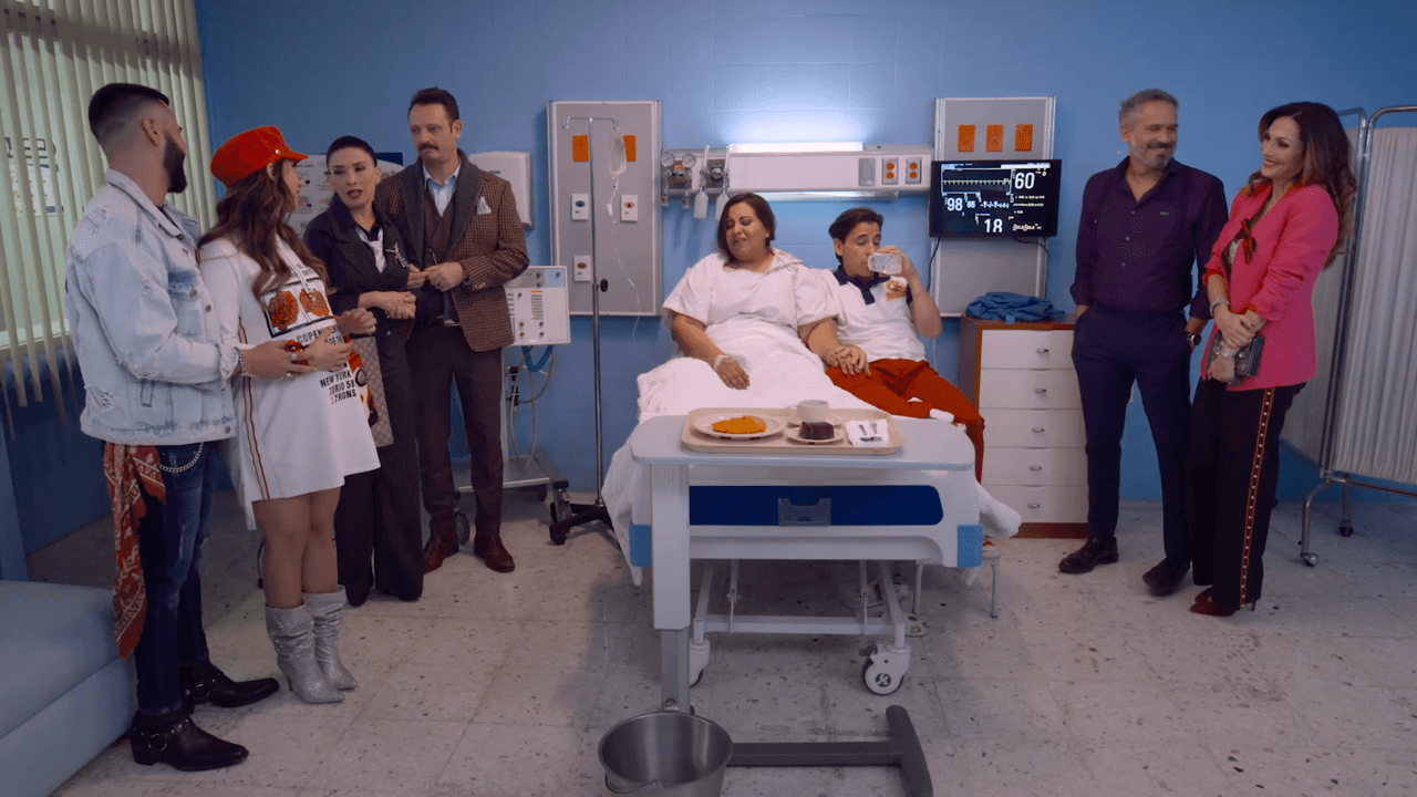 Ella dio a luz a unos bellos trillizos sin saber que estaba embarazada. Acompañada y rodeada de todos sus amigos.