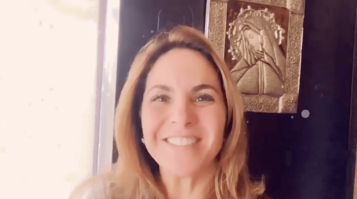 Otra de las cosas que predomina en el hogar de la cantante son los cuadros de la Virgen de Guadalupe, de quien, por cierto, es devota, pues en más de una ocasión ha ido a cantarle las mañanitas a la Basílica, en la Ciudad de México.