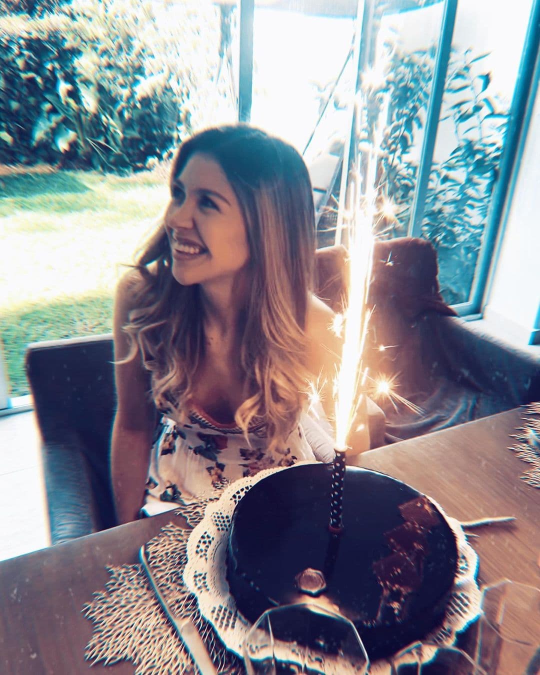 Es así como siguiendo los pasos de su familia, muy corta edad Nicole Vale tuvo su primera oportunidad laboral en ‘La Rosa de Guadalupe’ y luego en ‘Como dice el dicho’.