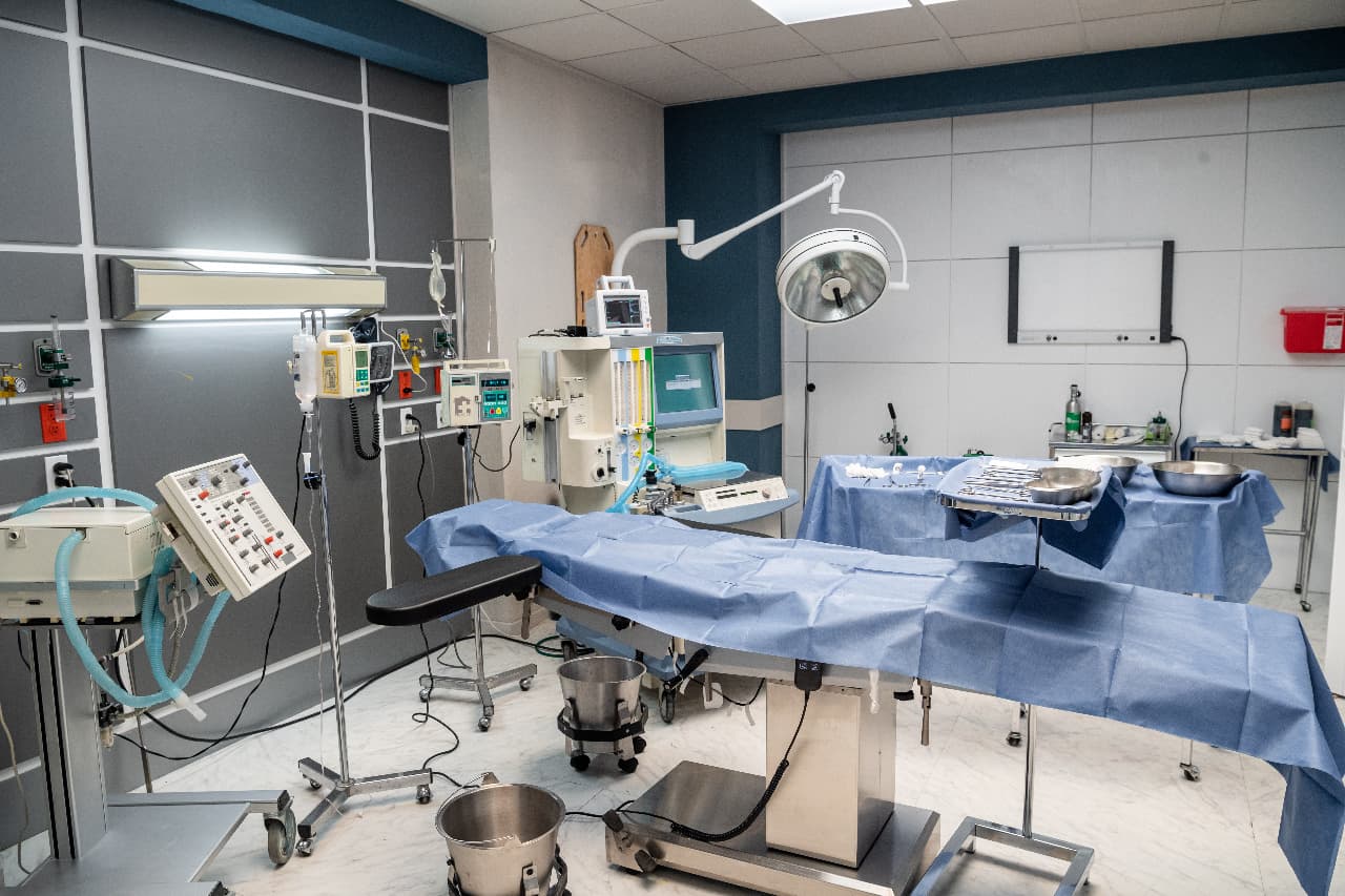 “Urgencias se sacó de réplicas de otros hospitales”: Así se diseñó el set de Médicos Línea de Vida