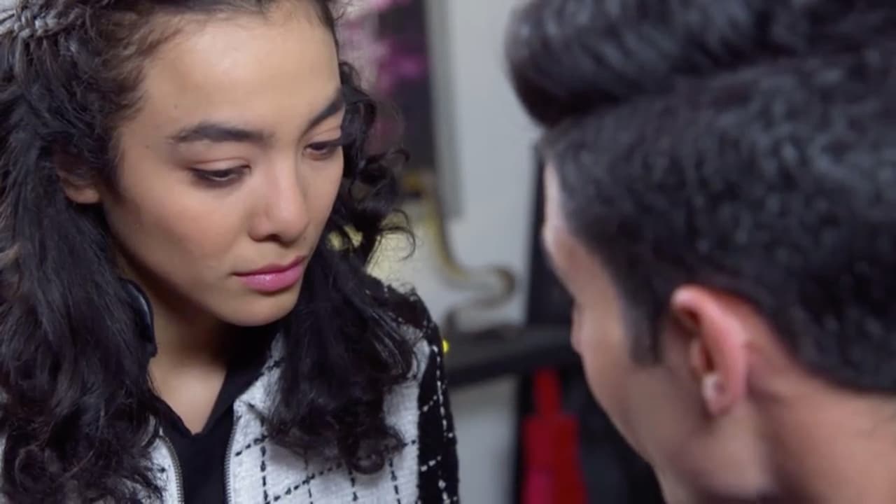 Es consolada por su novio, quien le dice que cuide al perro de su abuelito.