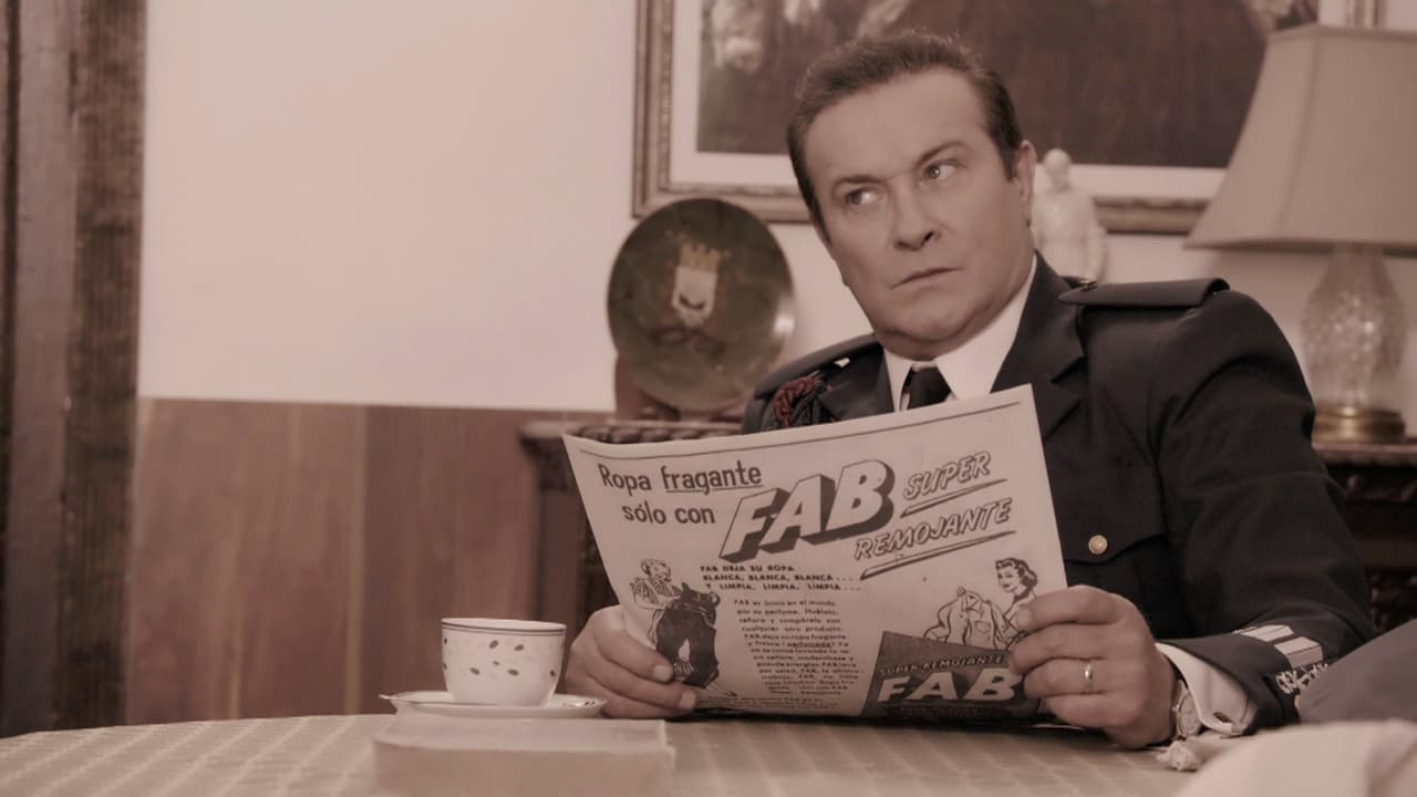 Tras la negativa de su padre, Silvia tomó el apellido de su padrastro, Luis G. Pinal (Arturo Peniche en la serie), a quien terminó considerando como su padre.