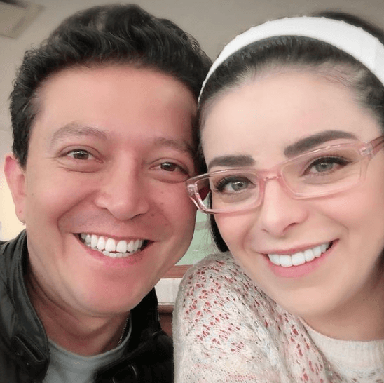 Desde entonces, la pareja no ha dejado de dedicarse tiernos mensajes en las redes sociales de la villana juvenil de 'Atrévete a Soñar', quien con frecuencia comparte cómo es su vida al lado de Bernal.