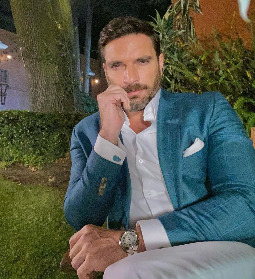 Julián Gil tiene coronavirus y afirma: ‘Pedí ambulancia, no pude entrar al hospital no hay camas’
