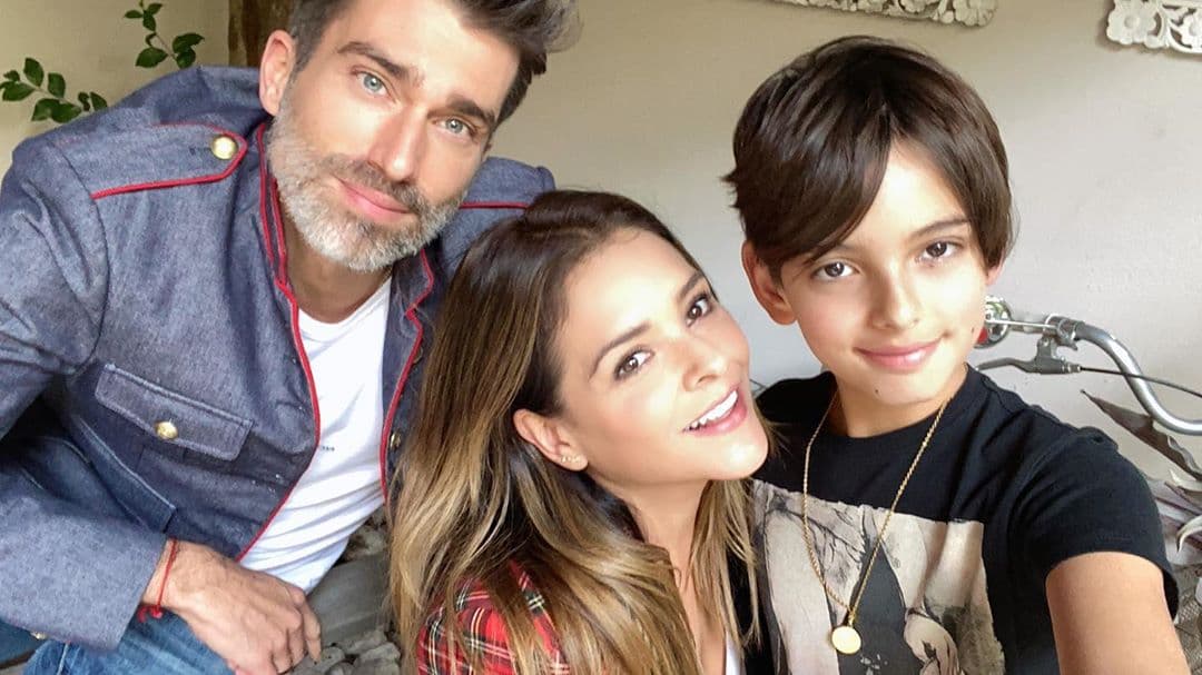 A través de su perfil personal, donde cuenta con más de 56 mil seguidores, el suizo también ha compartido más detalles de su vida con la actriz e incluso del gran cariño que le tiene a su hijastro Santino.