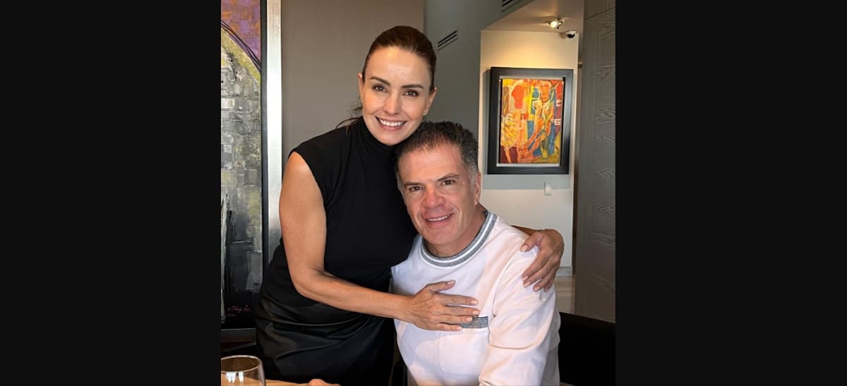 Alejandra Barros, la famosa ‘Daniela’, sostiene una sólida relación con el empresario y especialista automotriz José Gómez Báez desde 2018, cuando publicaron sus primeras fotos juntos.
