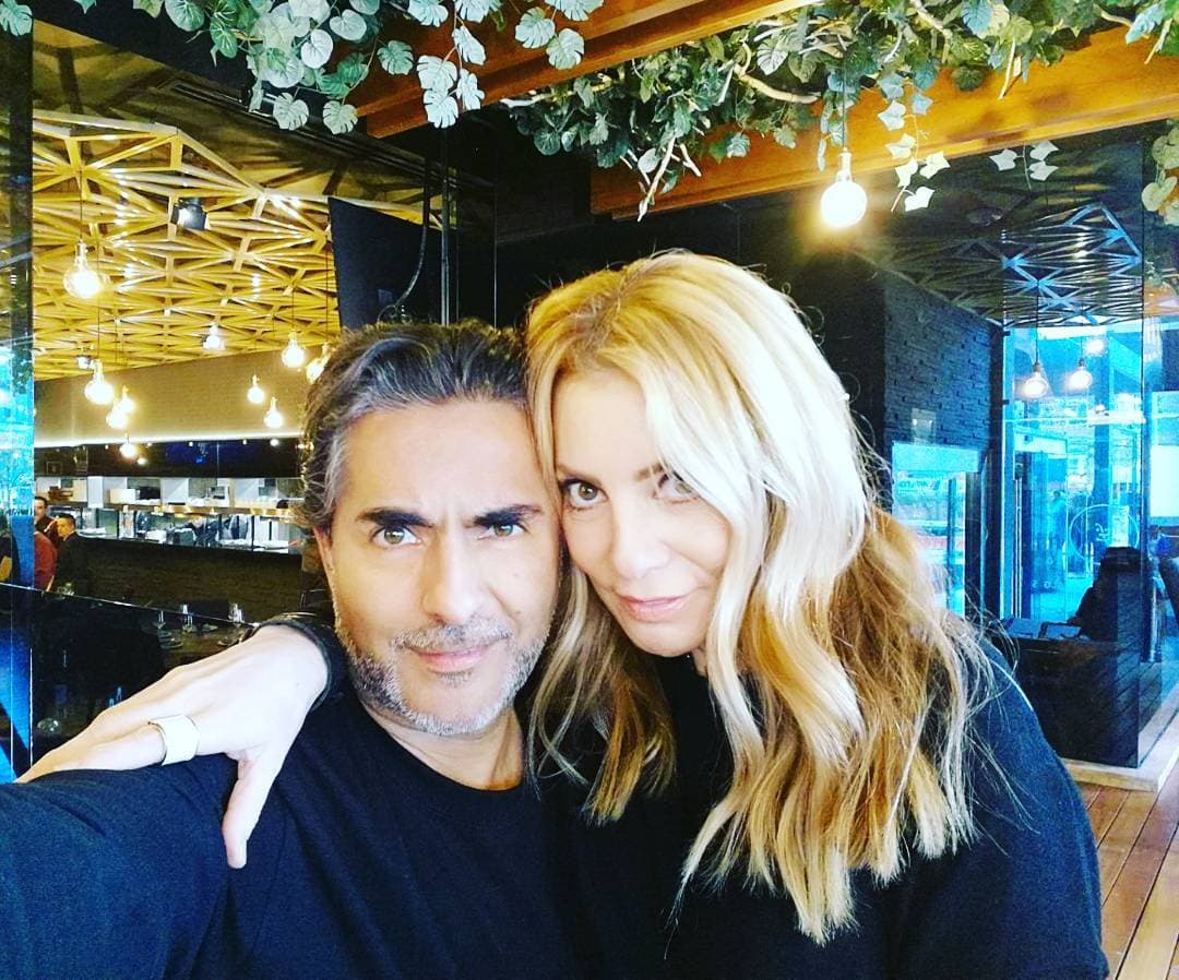 Pero la dueña de su corazón es su esposa Fernanda, con quien posa en románticas selfies.