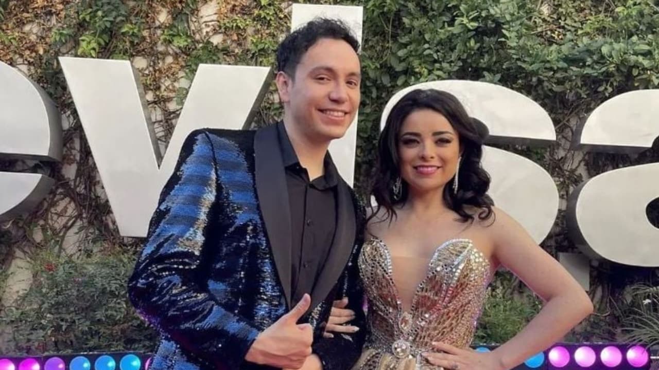 Raymix formó pareja con Violeta Isfel en Las Estrellas bailan en Hoy en 2022.