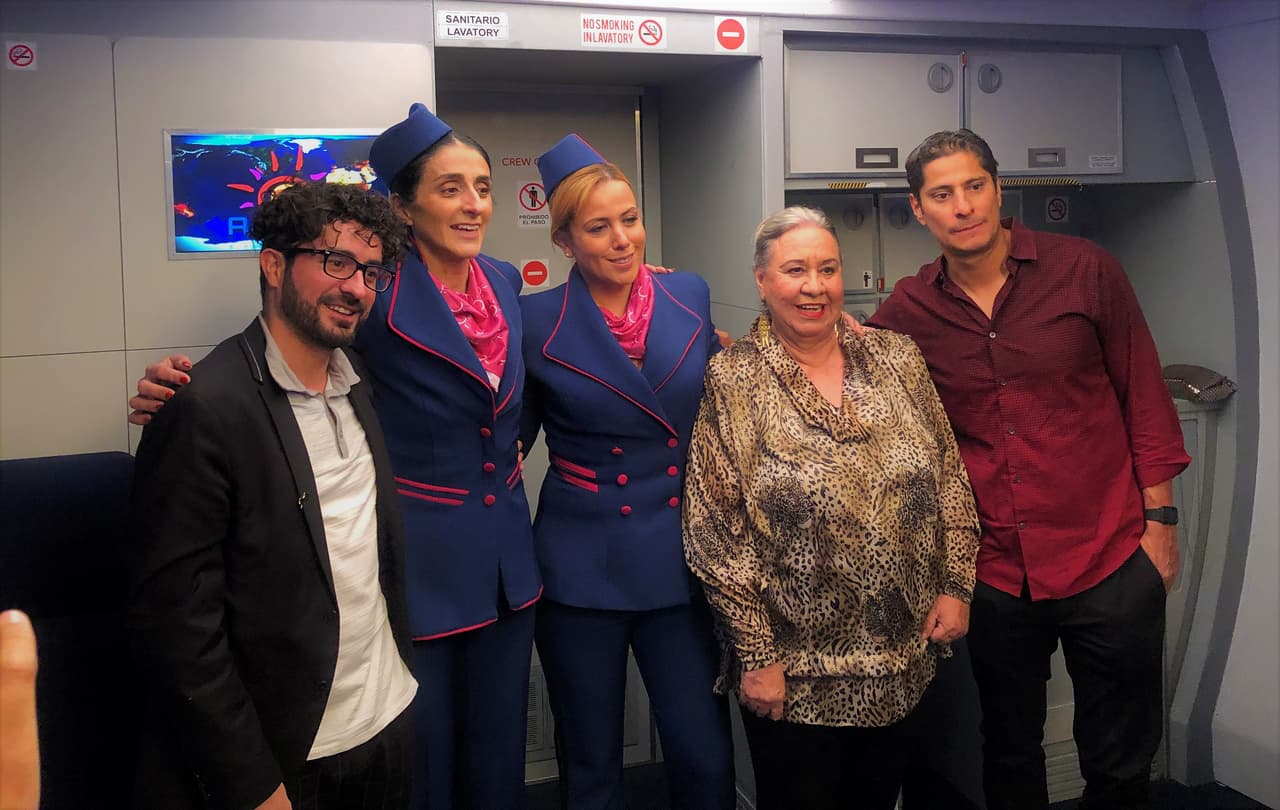 El elenco de Lorenza, bebé a bordo