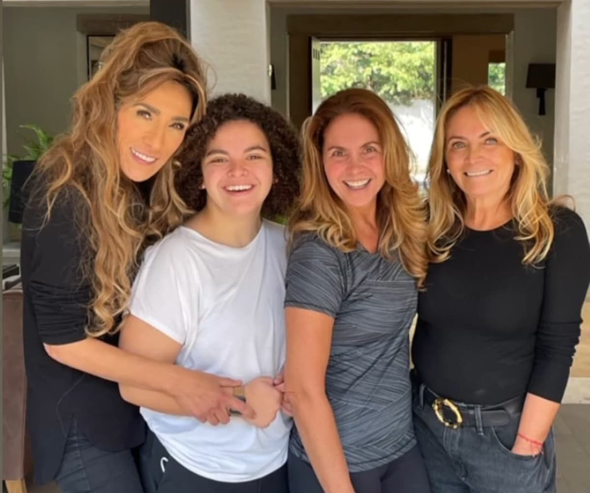 Lucero posa completamente al natural y desata la euforia