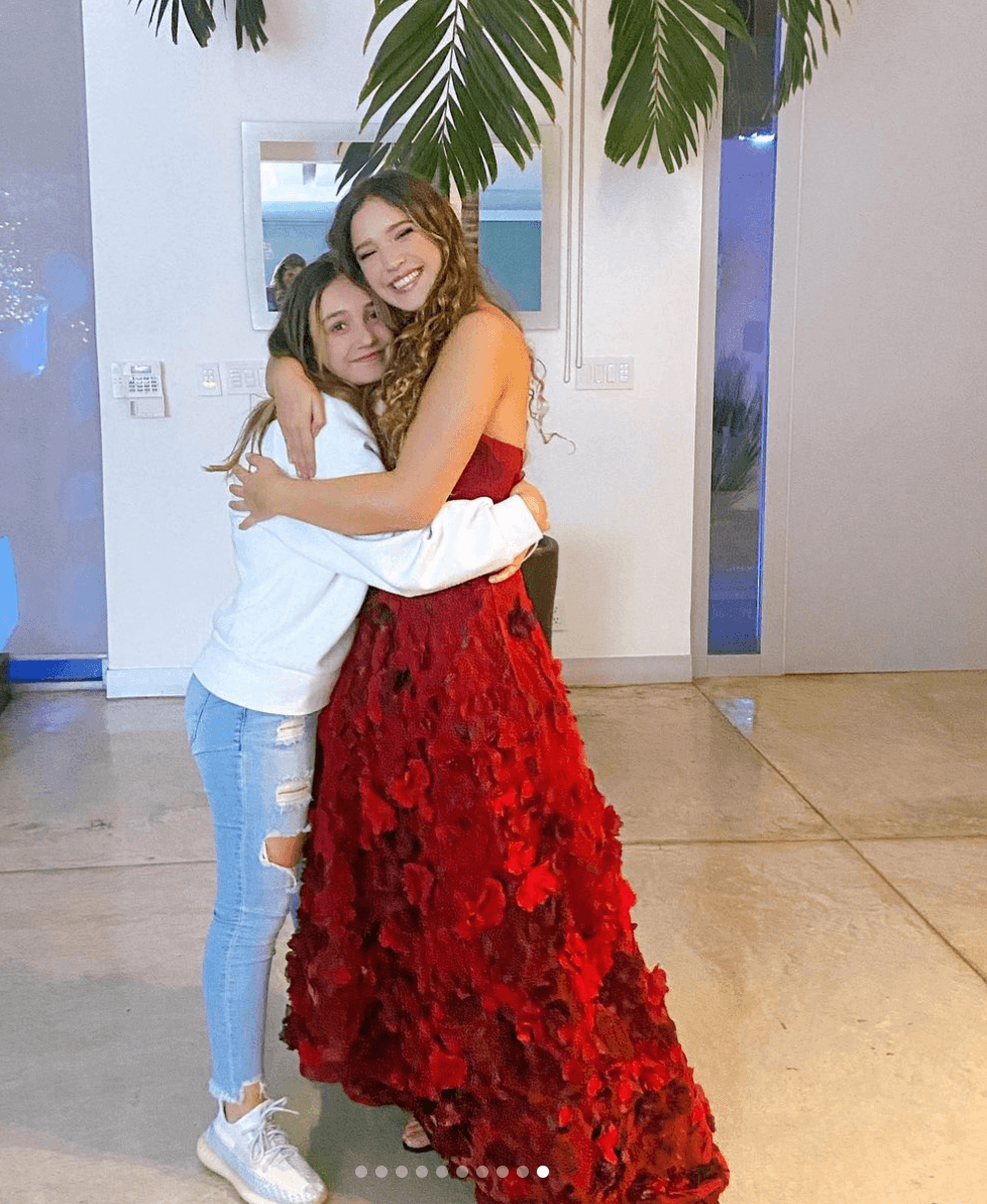 “No sabes lo orgullosa que estoy de ti! Eres grande y brillas como un sol me siento tan afortunada de tenerte y de apreciar tu hermoso talento, este fue uno de muchos!!! Te amo”, le escribió Nina junto a varios emojis en forma de corazón.