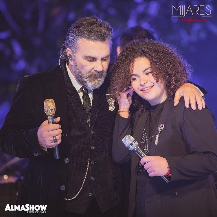 Sus interpretaciones la llevaron a ganar su primer premio como cantante, venciendo a Mía Rubín Legarreta y Sarita Sosa.