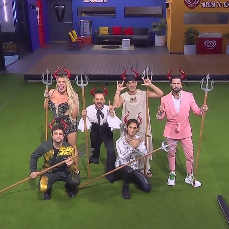 Wendy Nicola y otros niños que han sido registrados por sus papás con nombres del Team Infierno