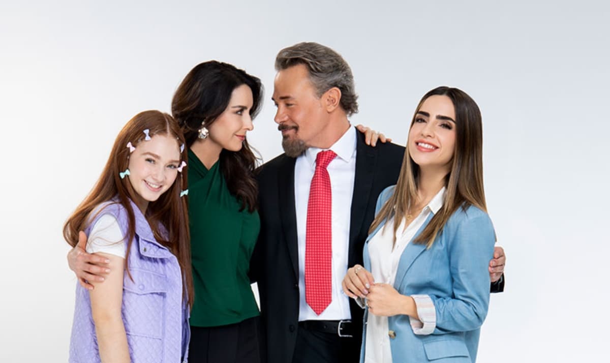 El actor protagonizó tremendas fotos con sus fans