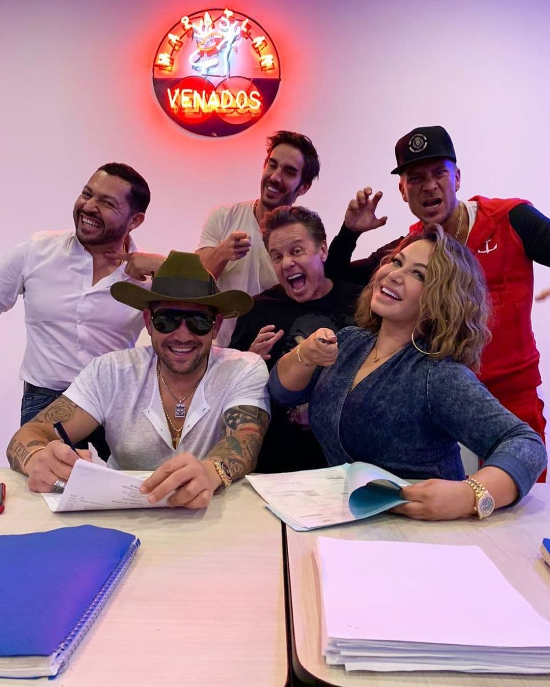“Somos muy buenos amigos, somos socios (…) La conozco desde hace cuatro años. (Hace días) la invité a la apertura de mi restaurante en Santa Mónica y se dan las cosas. Hay una bonita amistad, nos la pasamos muy bien”, comentó.