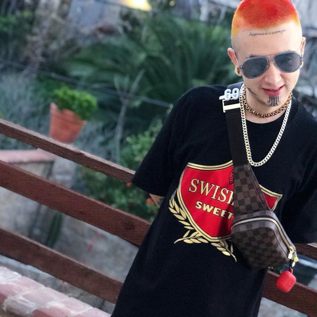 En su perfil personal, el actor se hace llamar ‘Gore pop God’ y cuenta con más de 19 mil seguidores.