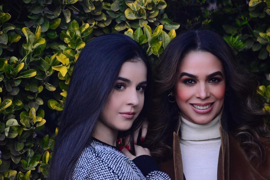 Biby Gaytán posa junto a su hija en Instagram… ¡y aseguran que son idénticas!